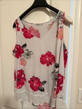 Ricki's White V-Neck Sleeveless Top with Pink & Gray Floral Print
